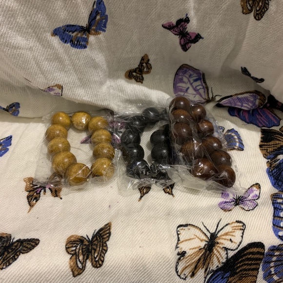 Elastic wood beads bracelets 3 colors.SOLD OUT SOLD OUT - Picture 3 of 8